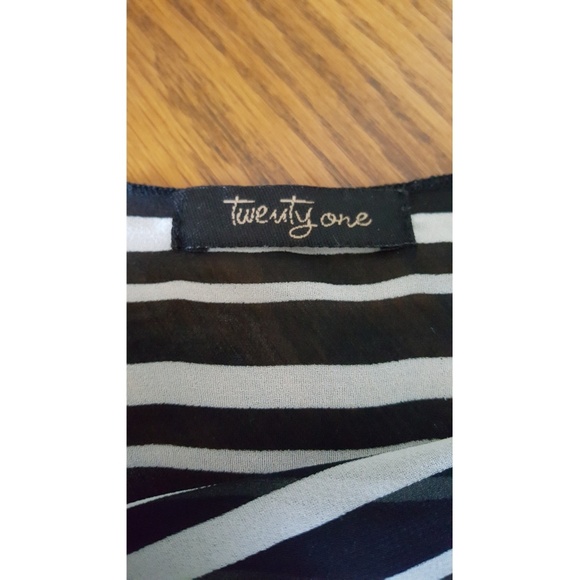 Top - Picture 2 of 4